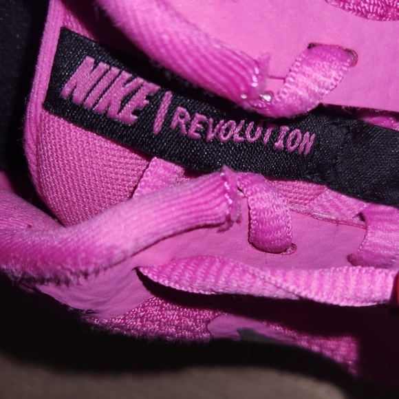 Nike Revolution Pink Running Shoes Sneakers Size 4.5 Y BQ5671-610 - Picture 5 of 6